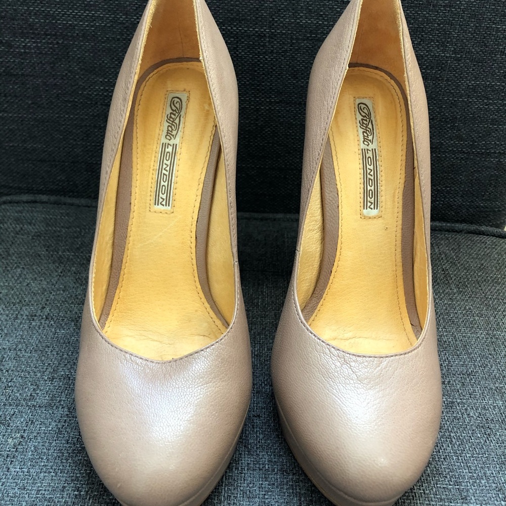 Buffalo London Plateau Heels. Size 39. 13 cm heel.